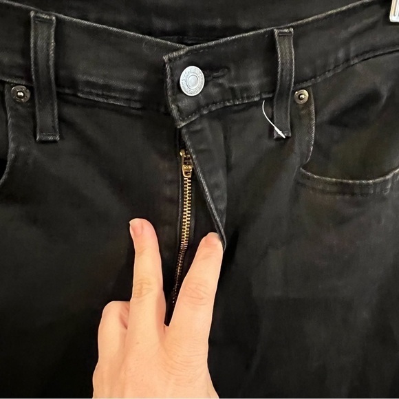 Levi’s size 30 black raw hem cropped jeans soft stretchy - Picture 6 of 10